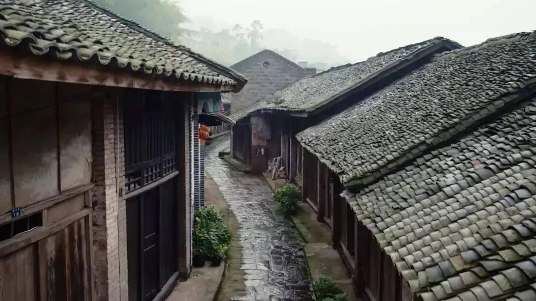 杭州一黄金店使用鬼秤被罚2万多, 涉事店铺大门紧锁